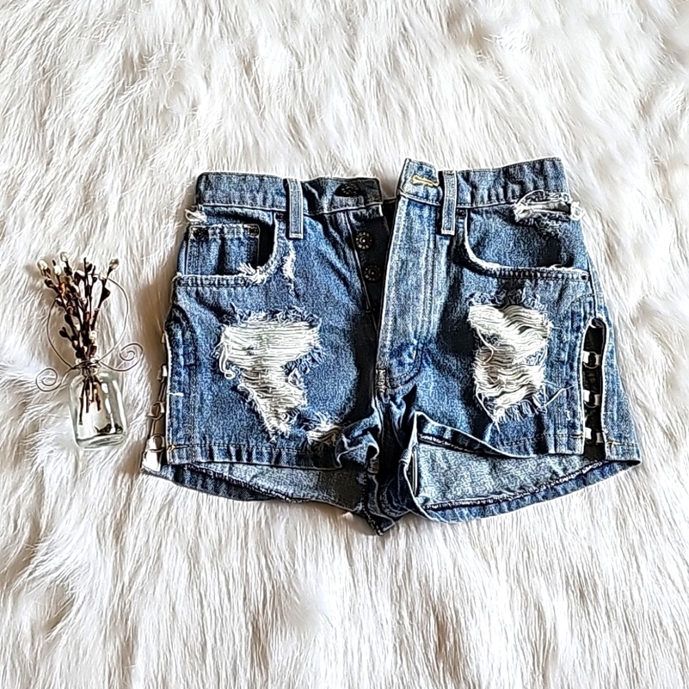 Carmar ring laced shorts